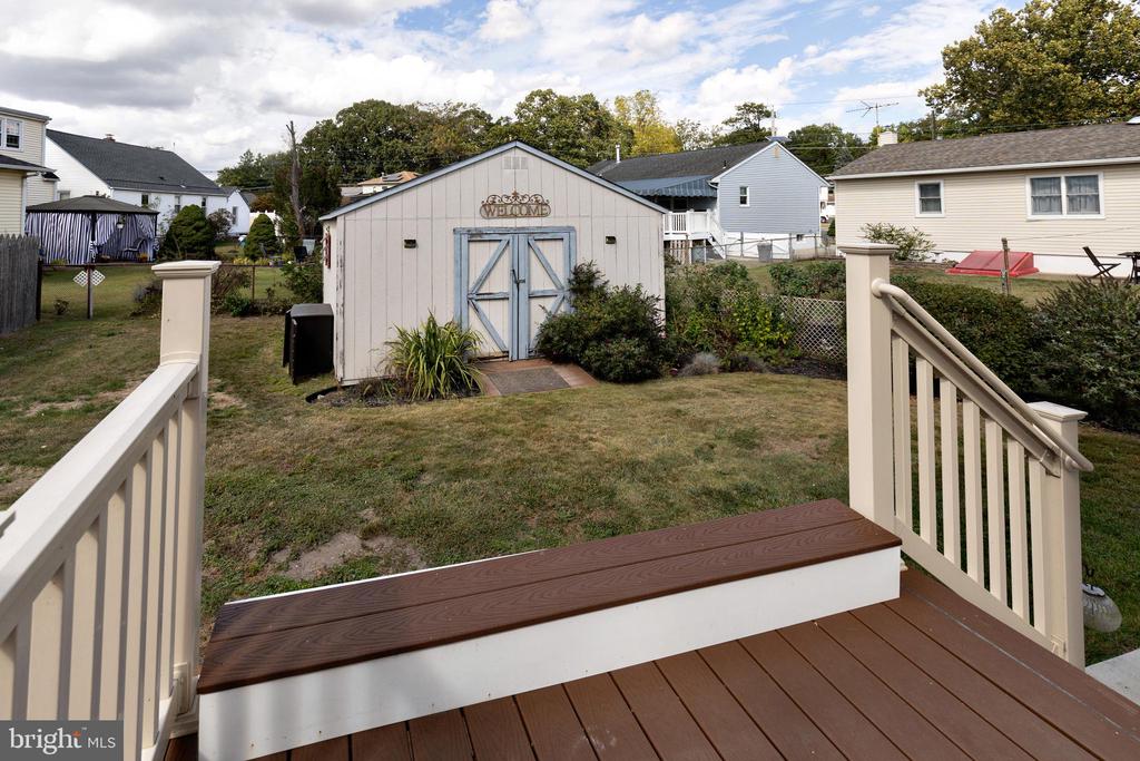 209 LAKE DRIVE