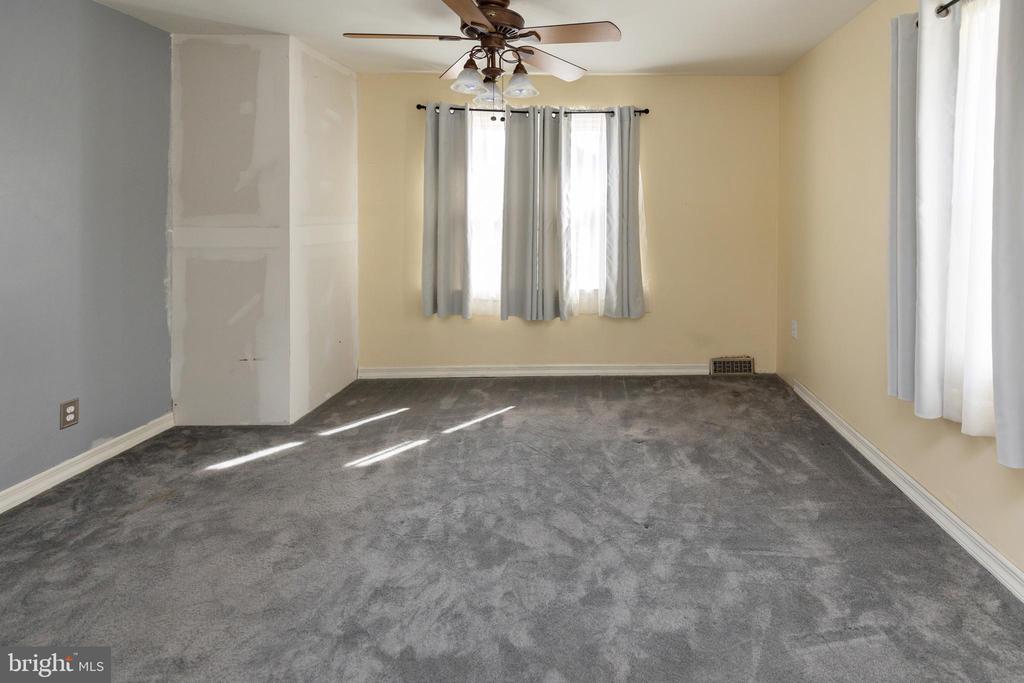 209 LAKE DRIVE