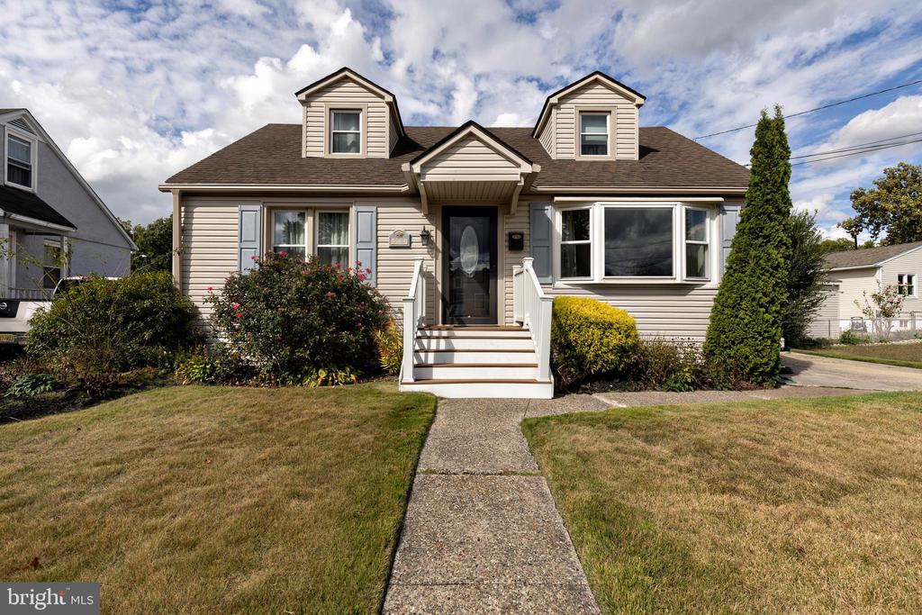 209 LAKE DRIVE