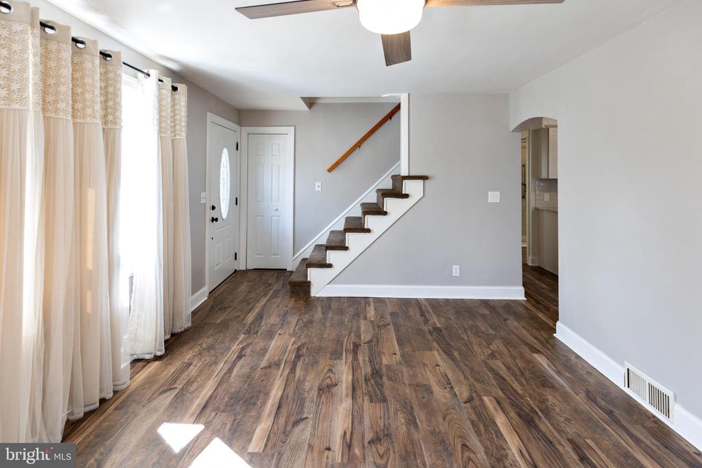 209 LAKE DRIVE