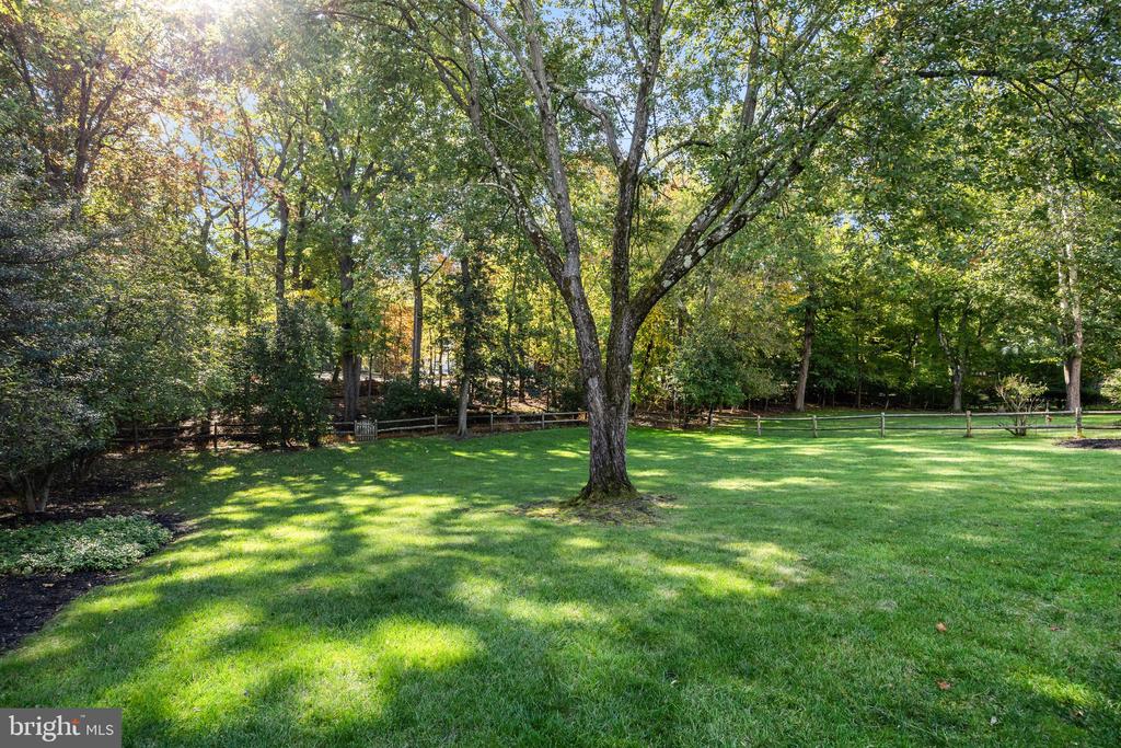 1912 CARDINAL LAKE DRIVE