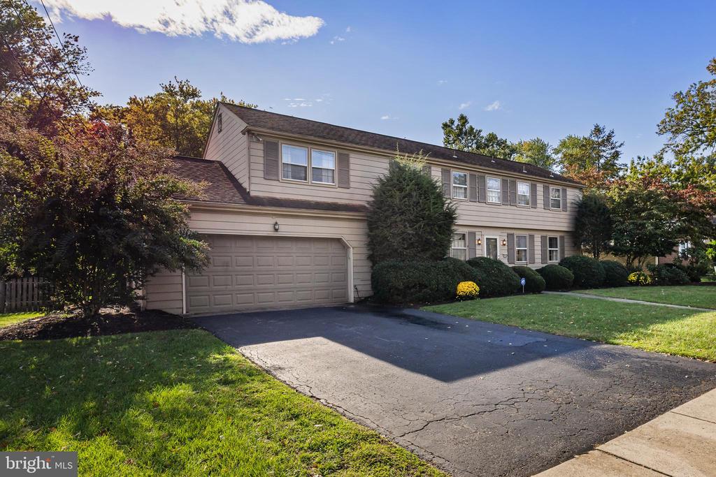 1912 CARDINAL LAKE DRIVE