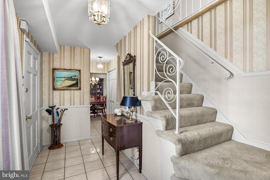 1912 CARDINAL LAKE DRIVE