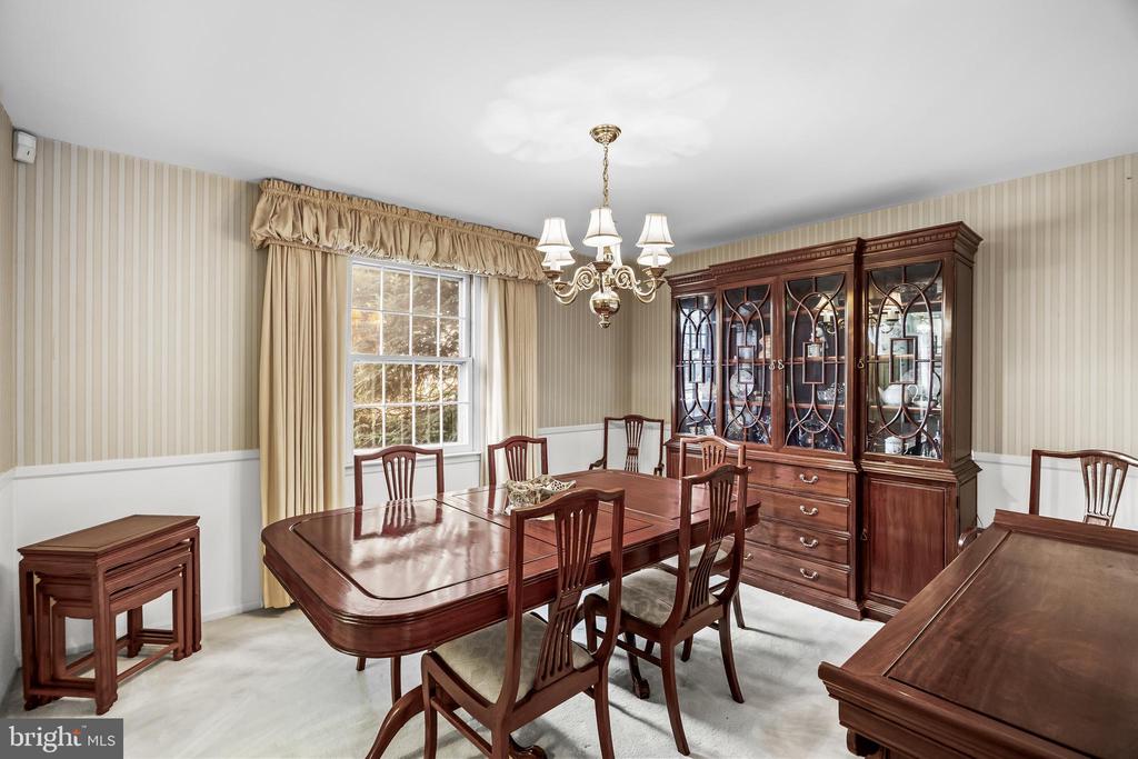 1912 CARDINAL LAKE DRIVE