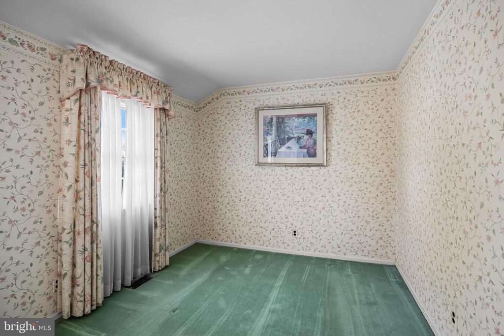 1912 CARDINAL LAKE DRIVE