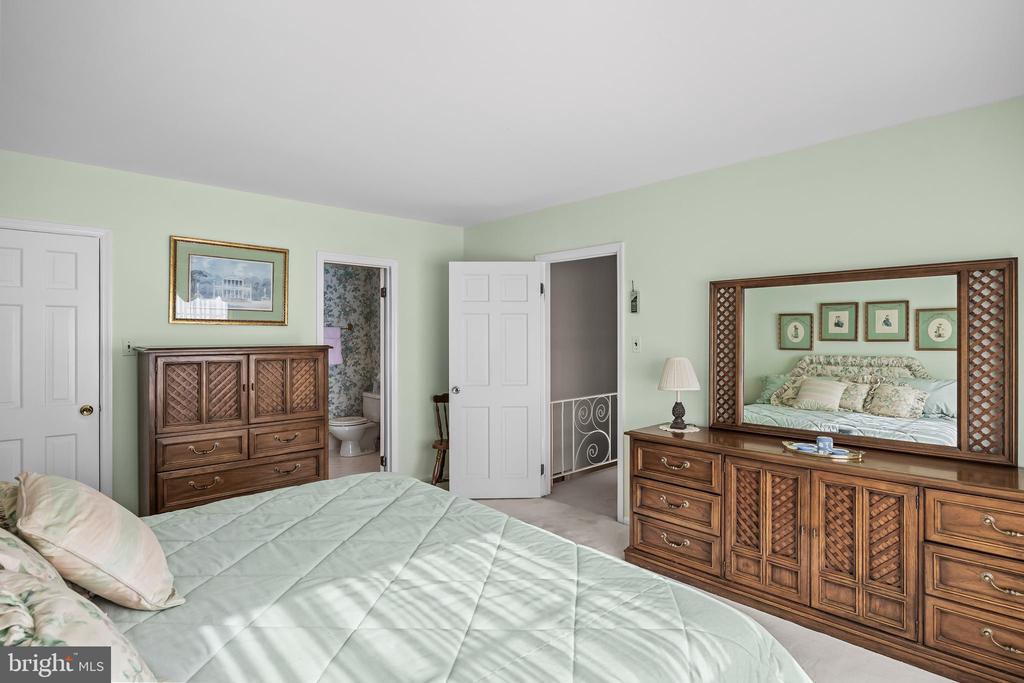 1912 CARDINAL LAKE DRIVE