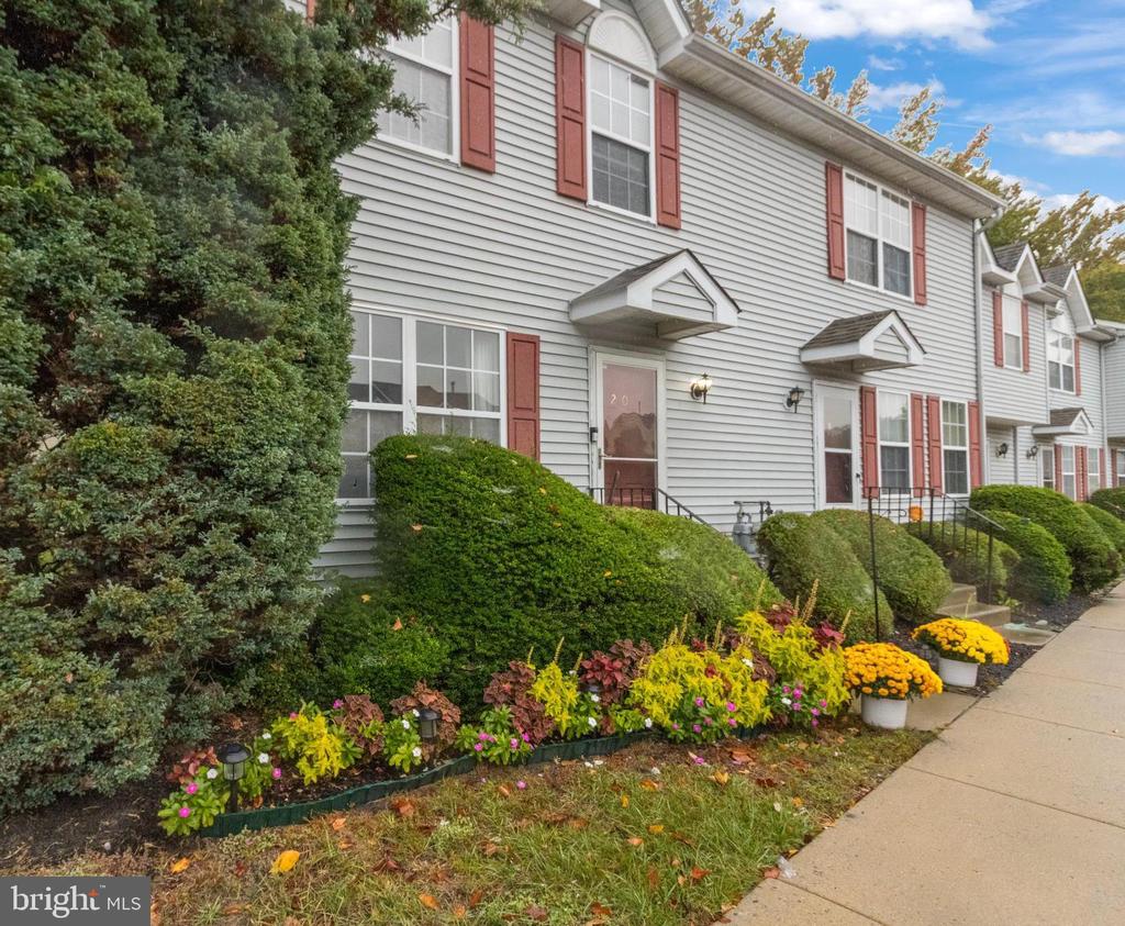 2701 TALL PINES