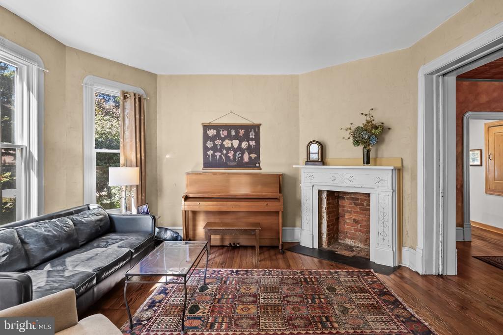 6563 PARK AVENUE