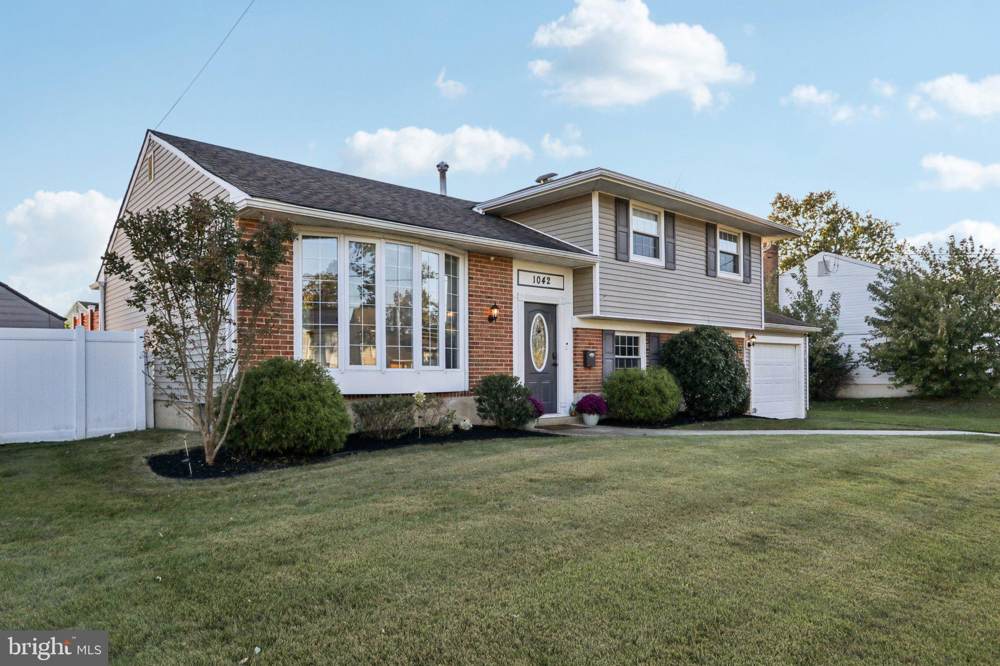 1042 SURREY ROAD