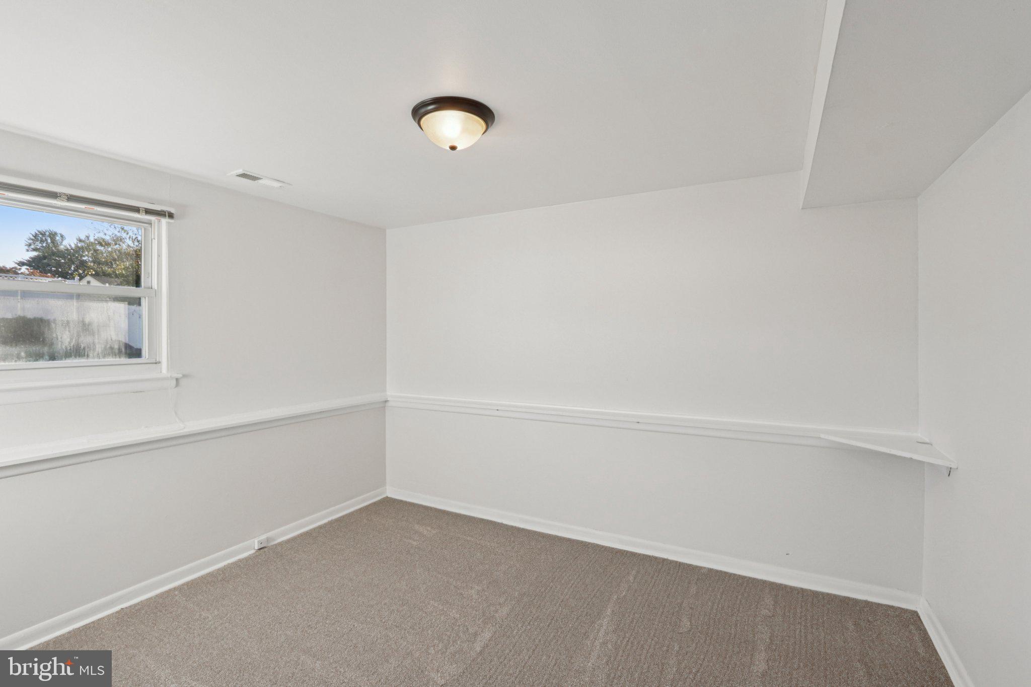 1042 SURREY ROAD