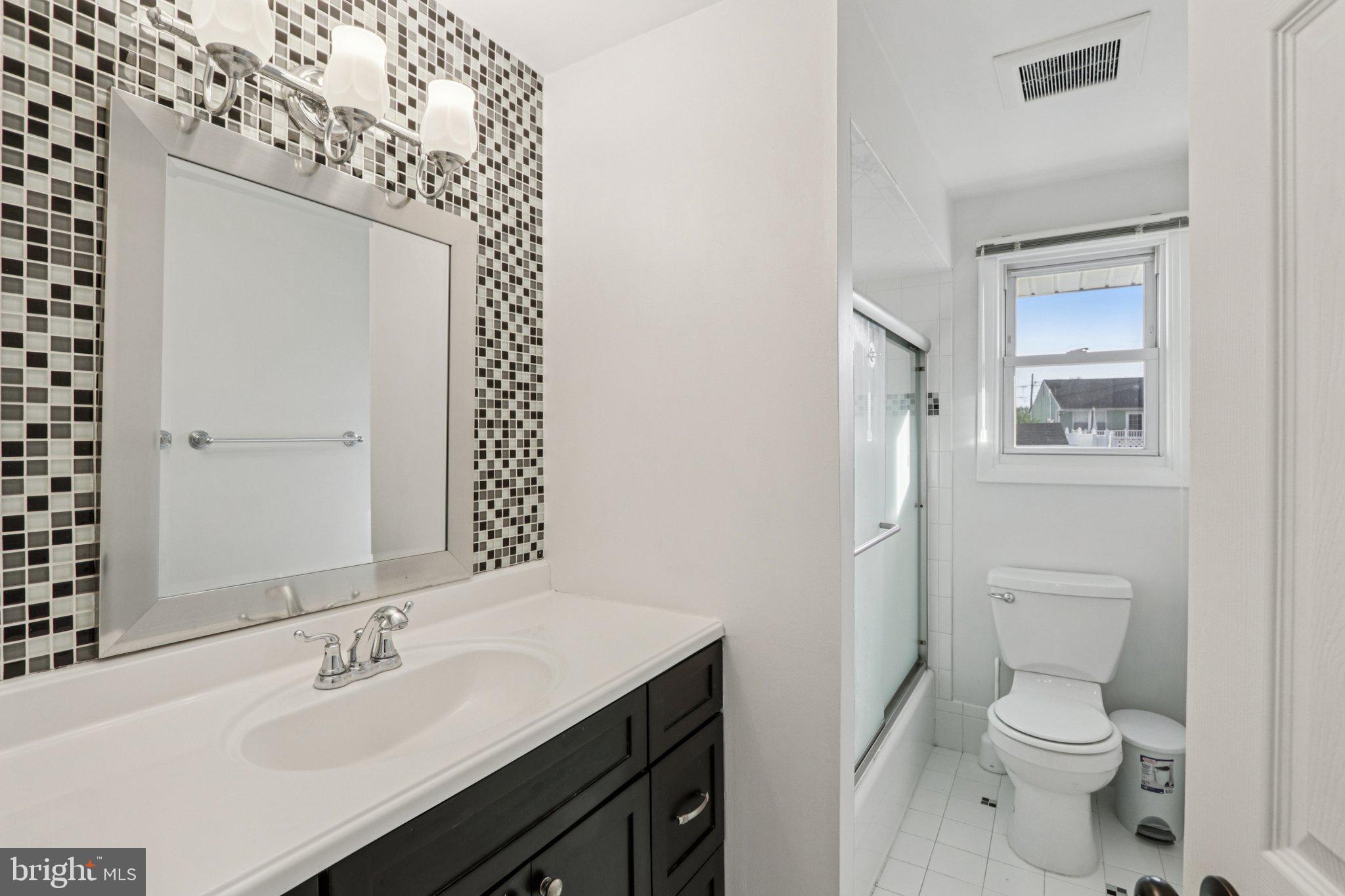 1042 SURREY ROAD