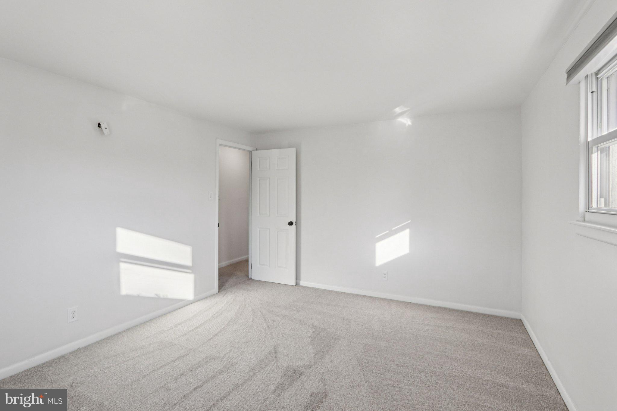 1042 SURREY ROAD