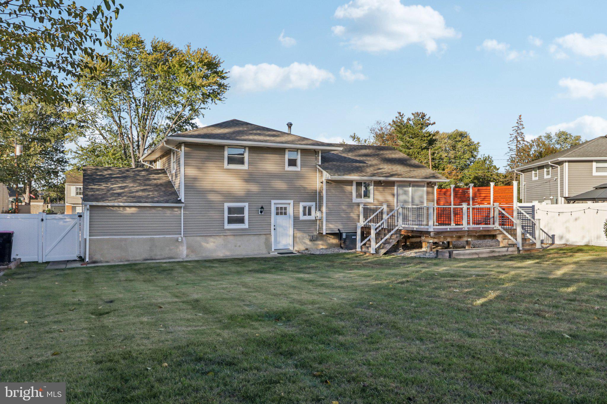 1042 SURREY ROAD