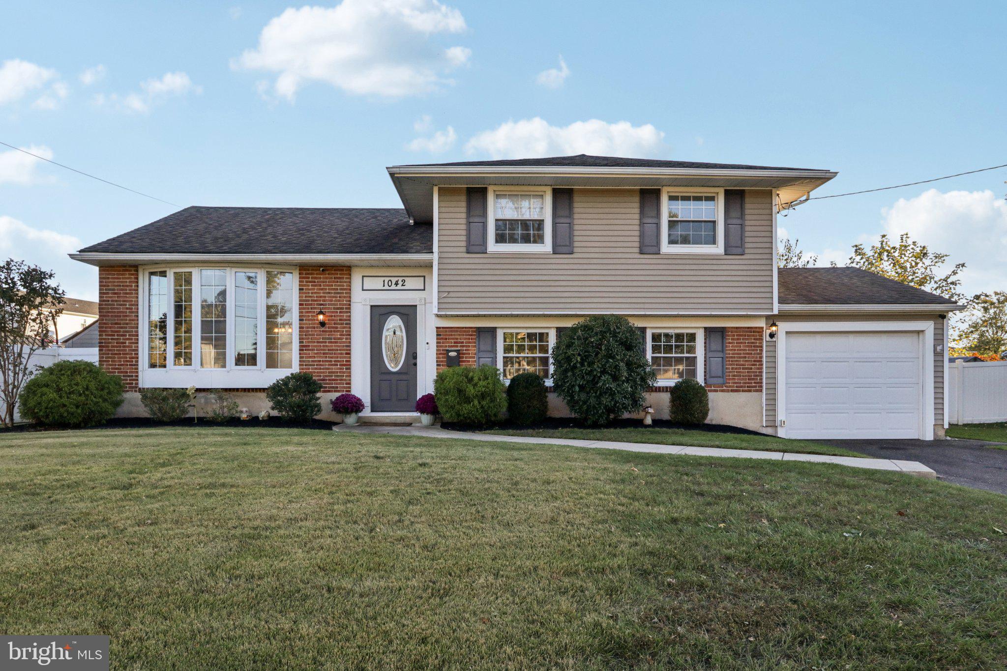 1042 SURREY ROAD