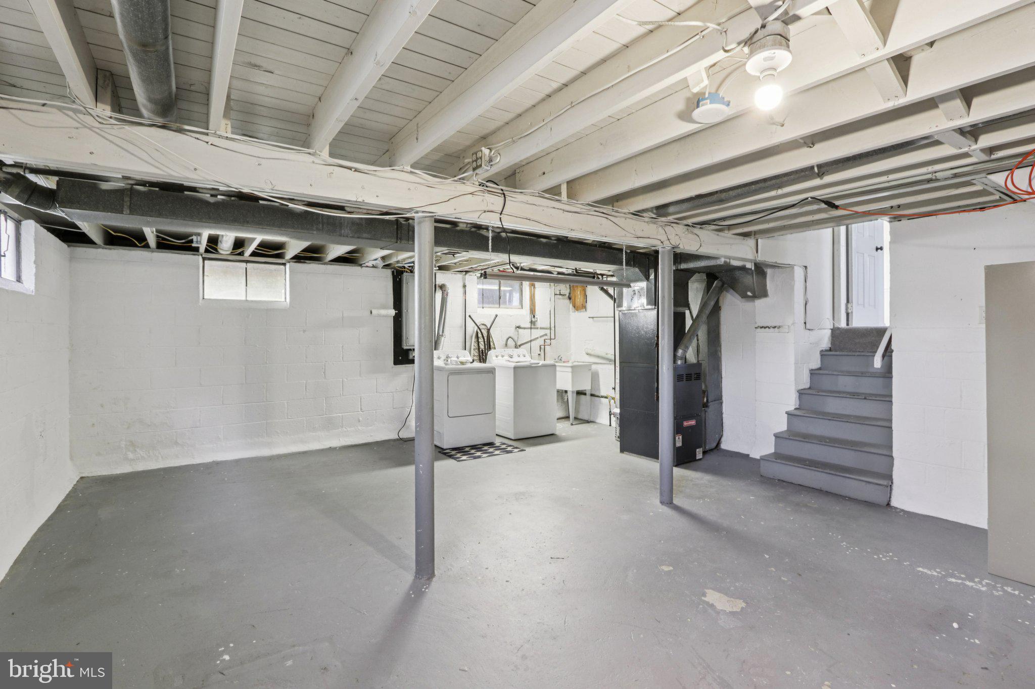 1042 SURREY ROAD