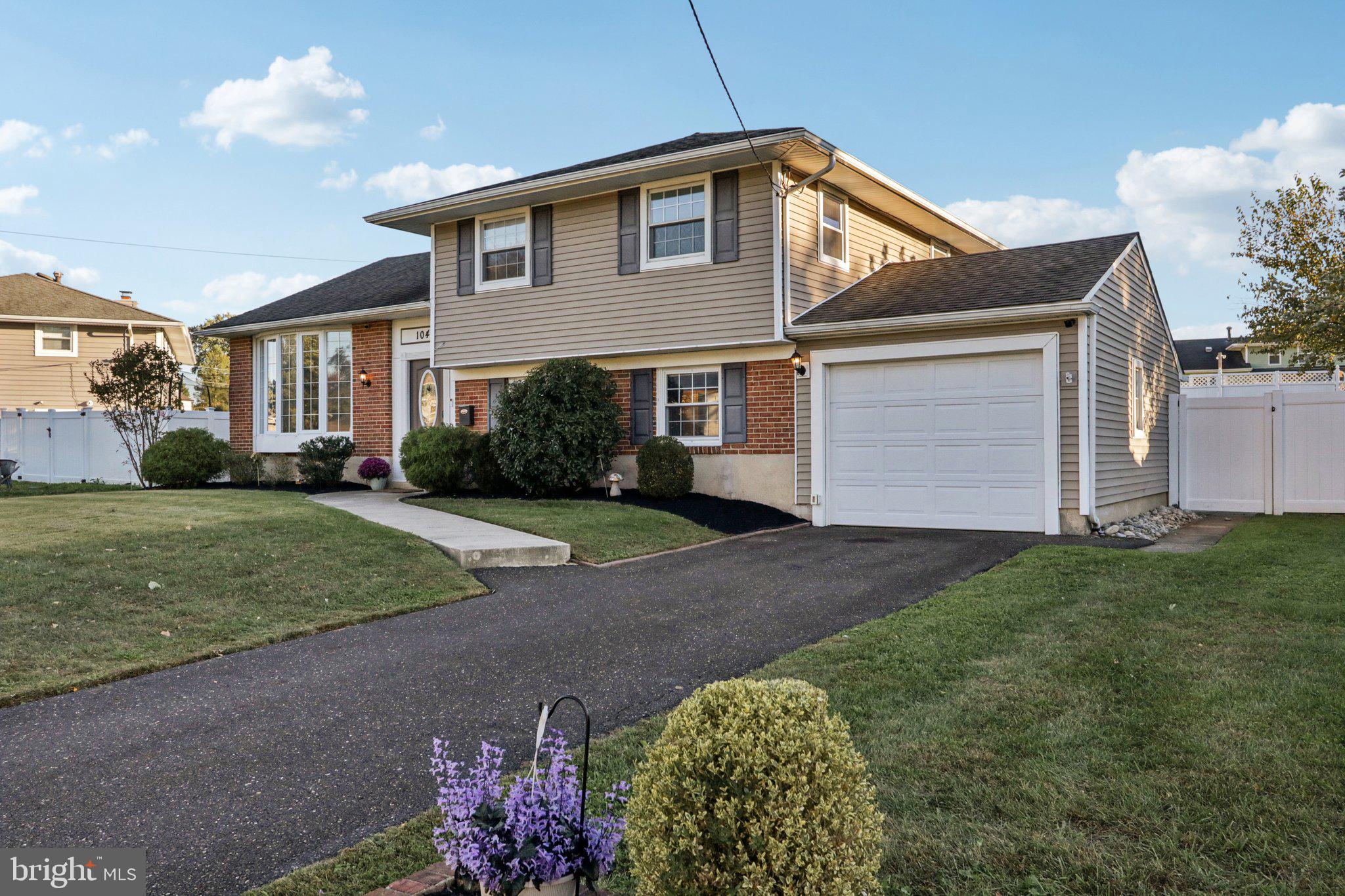 1042 SURREY ROAD
