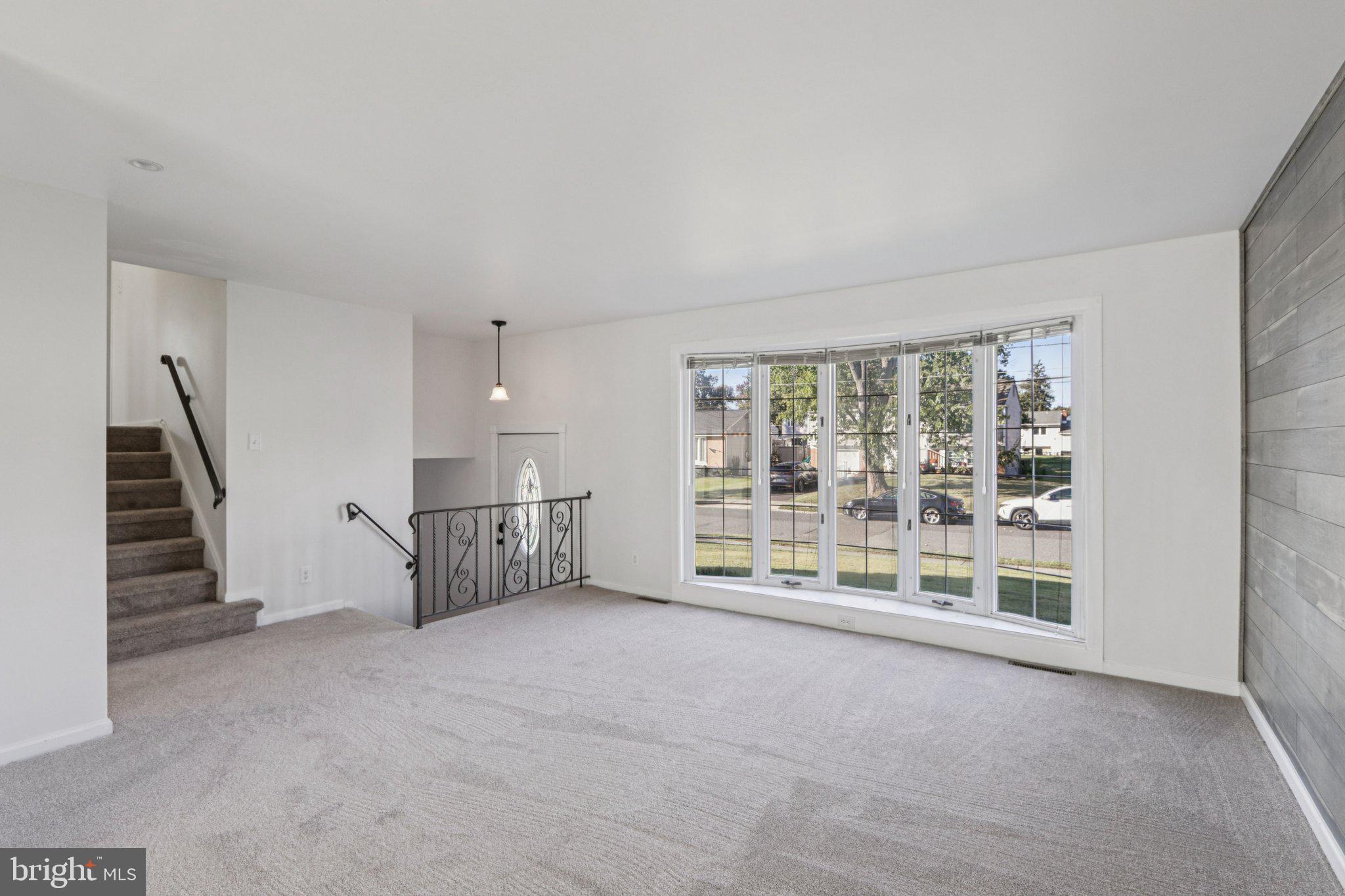 1042 SURREY ROAD