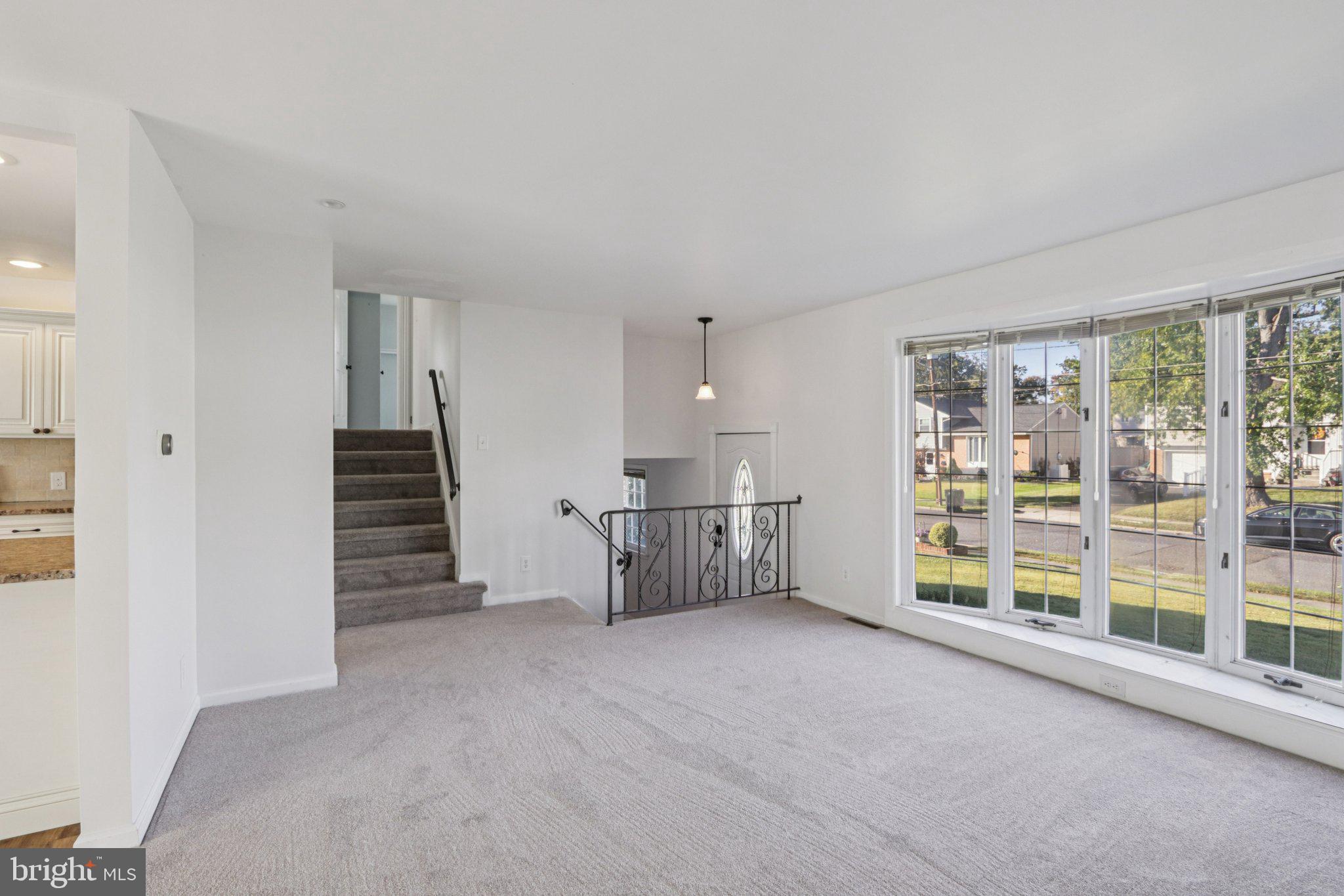 1042 SURREY ROAD