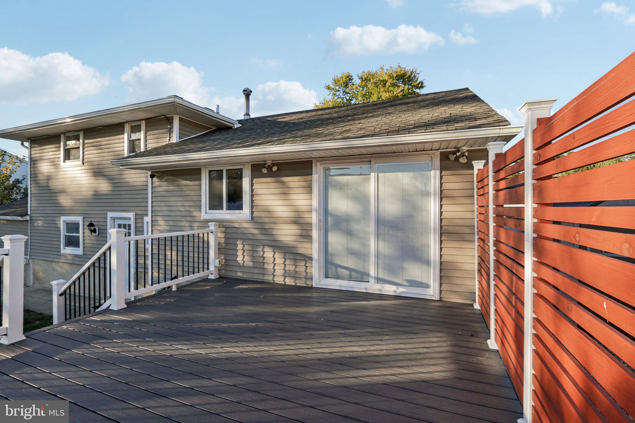 1042 SURREY ROAD