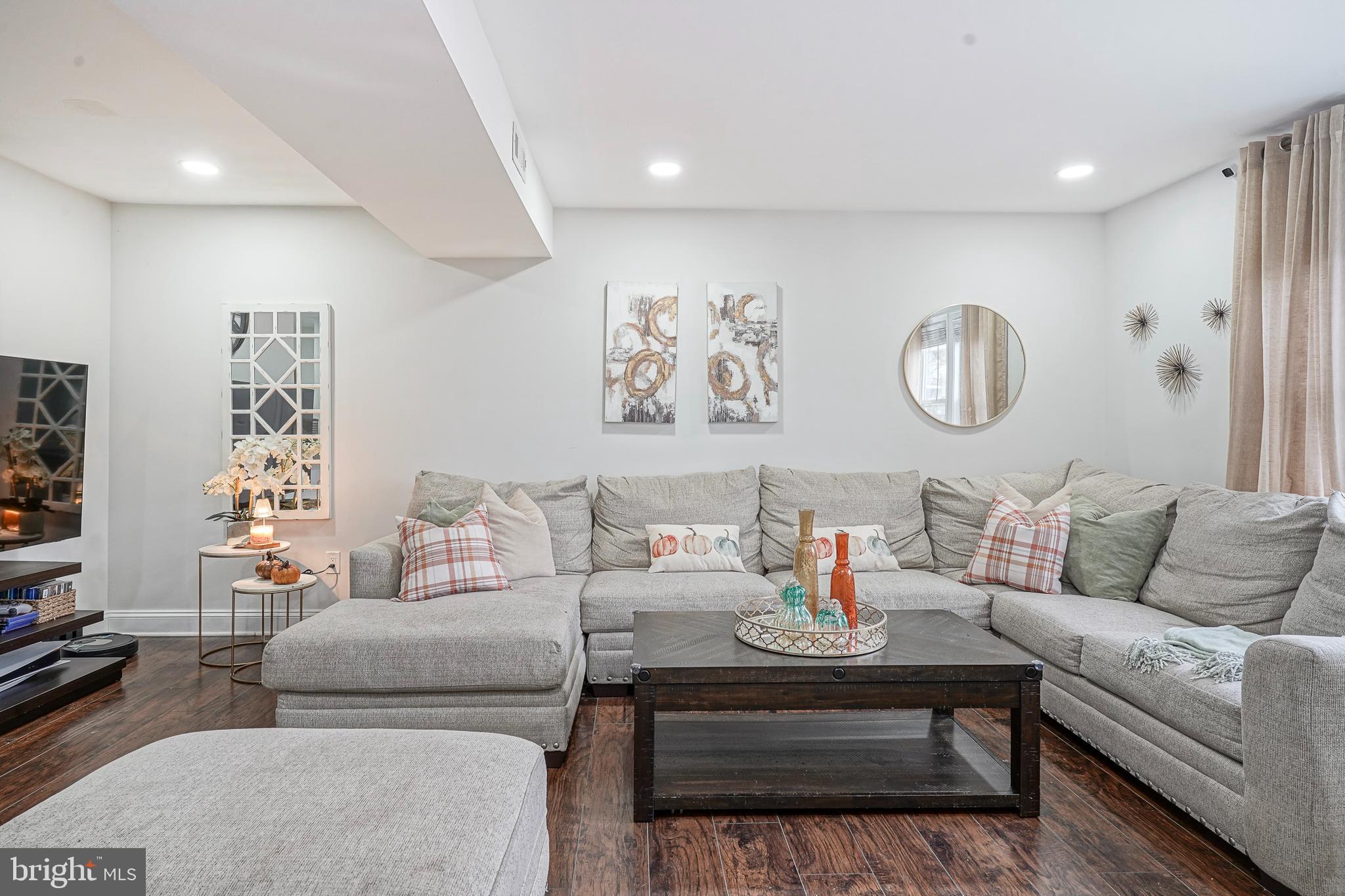 48 MEMPHIS COURT