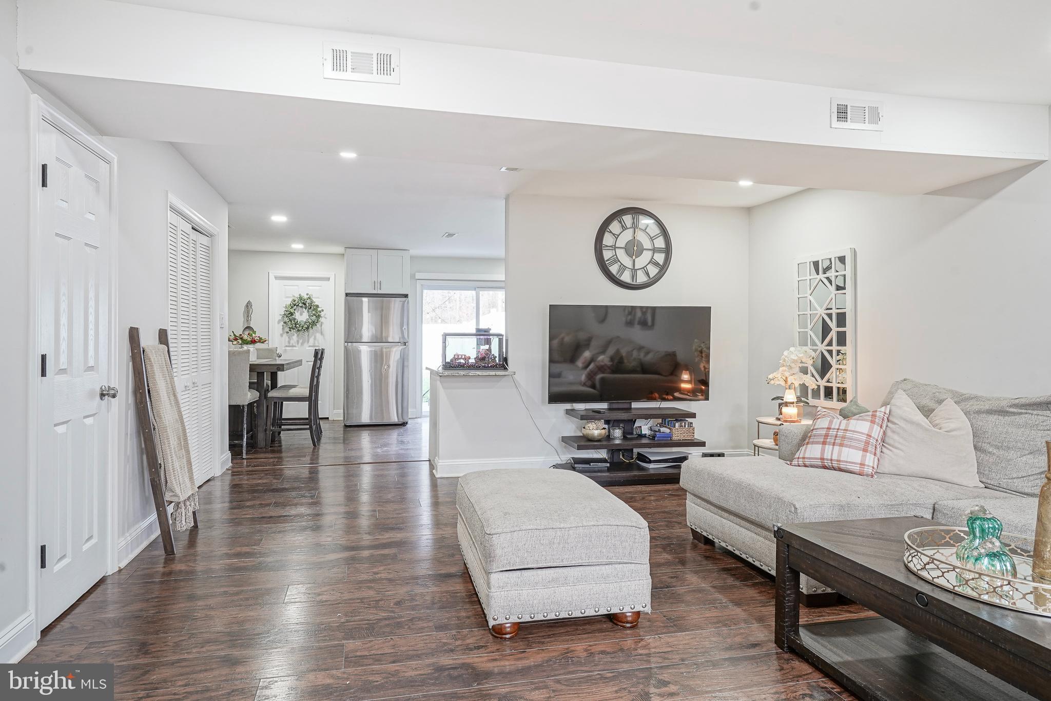 48 MEMPHIS COURT