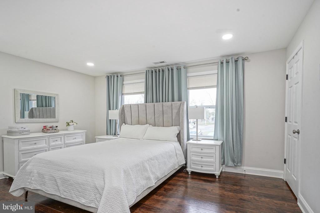 48 MEMPHIS COURT