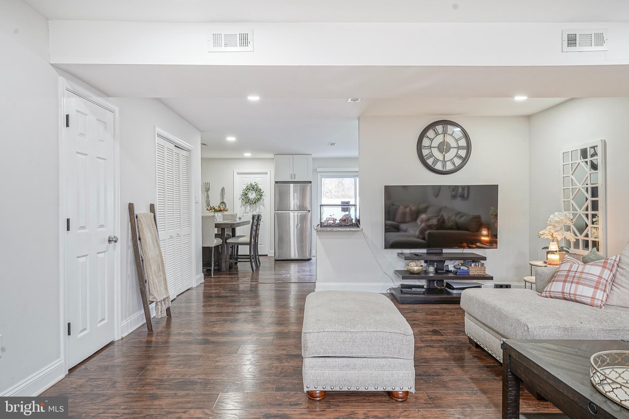 48 MEMPHIS COURT