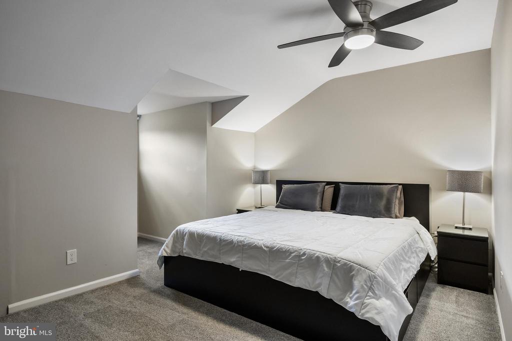 9 IRONGATE DRIVE