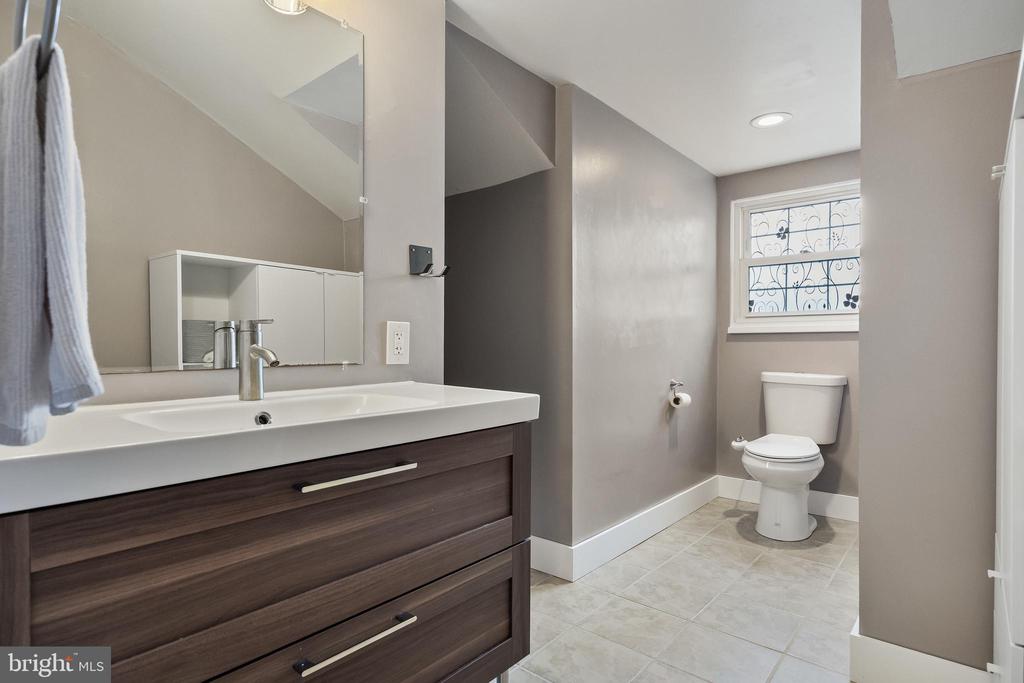 9 IRONGATE DRIVE