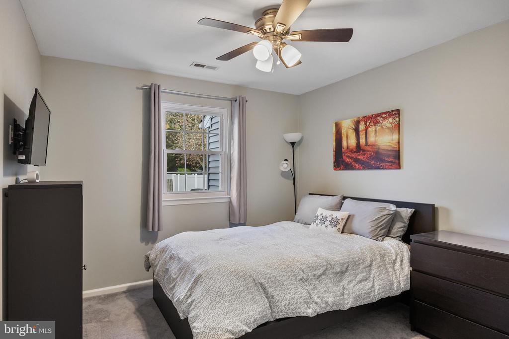 9 IRONGATE DRIVE