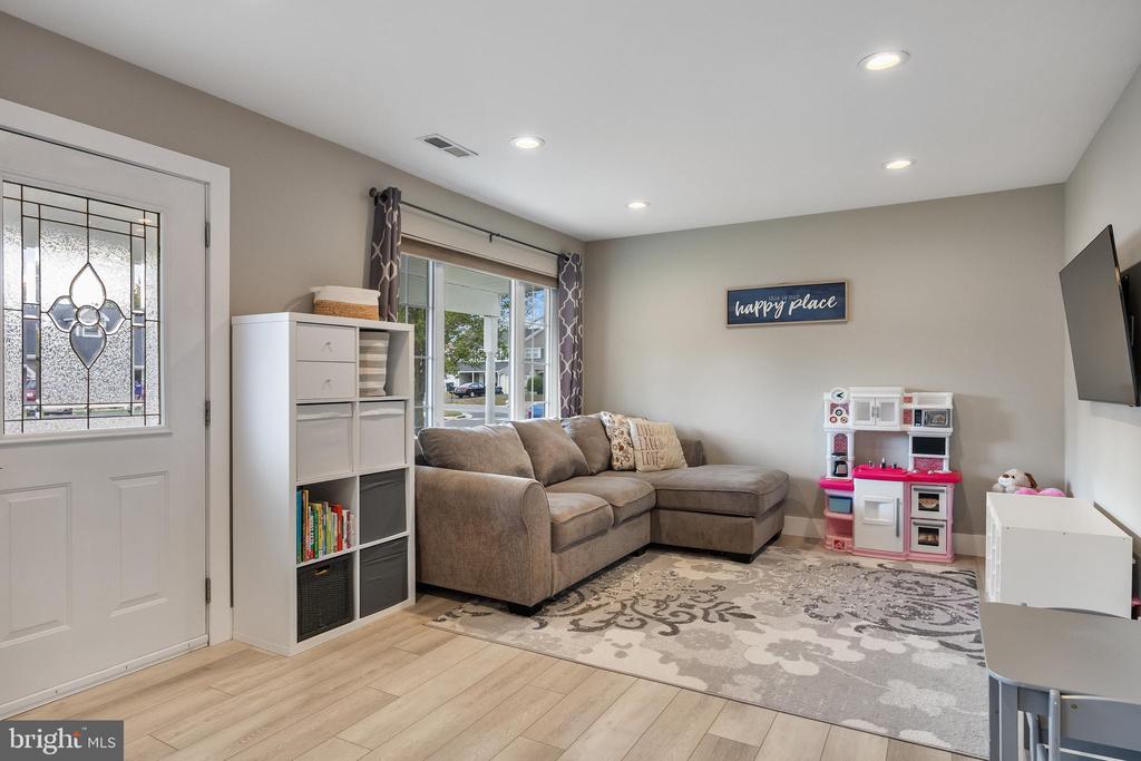 9 IRONGATE DRIVE