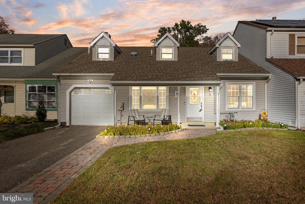 9 IRONGATE DRIVE