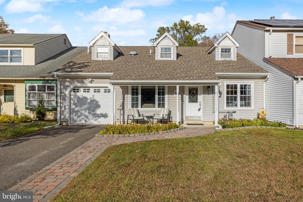 9 IRONGATE DRIVE