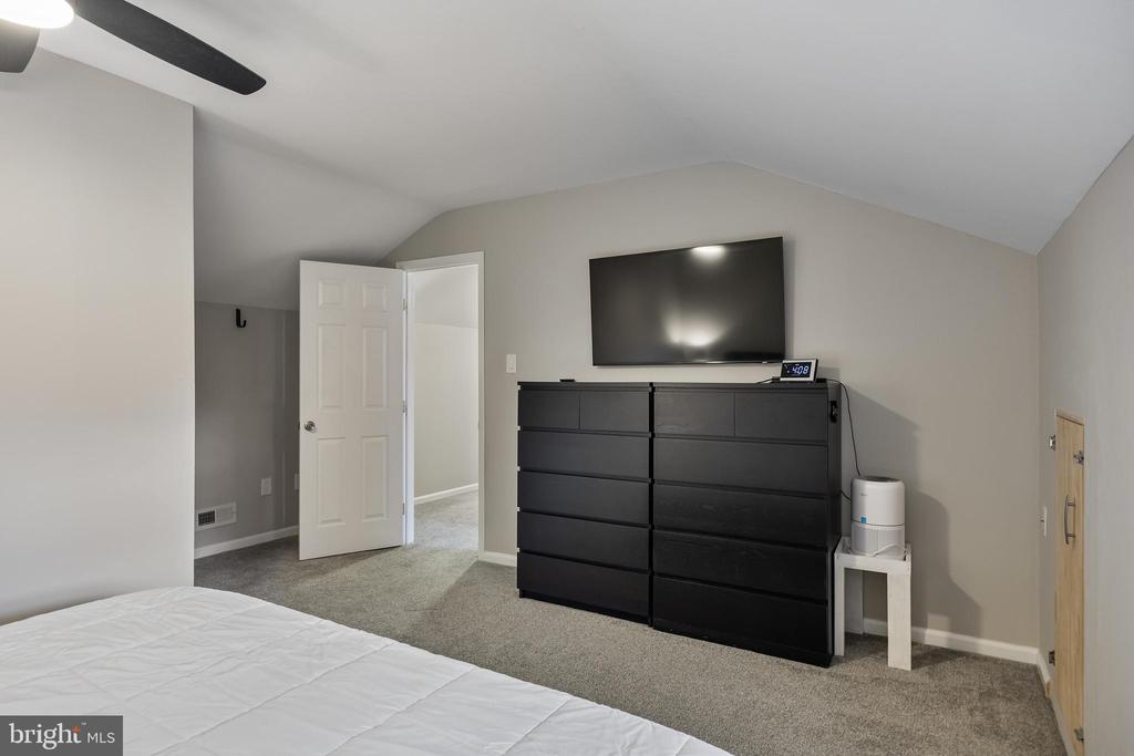 9 IRONGATE DRIVE