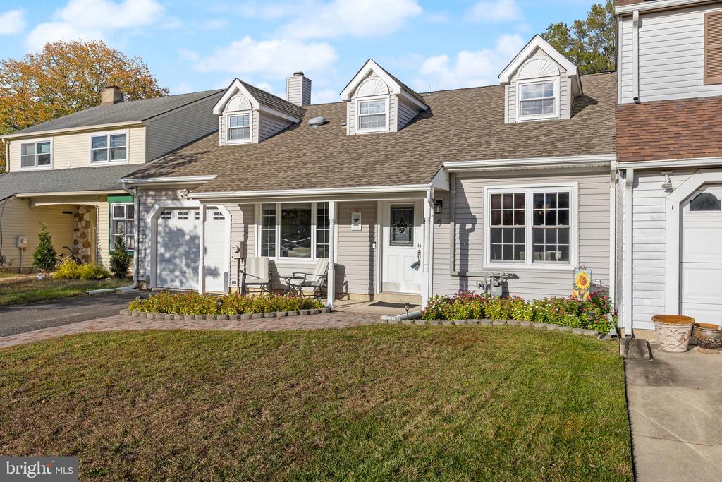 9 IRONGATE DRIVE