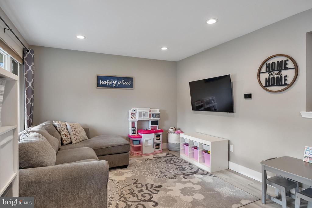 9 IRONGATE DRIVE