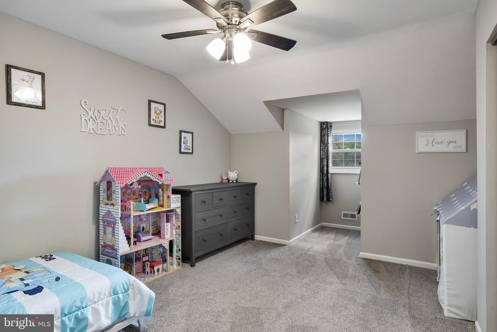 9 IRONGATE DRIVE