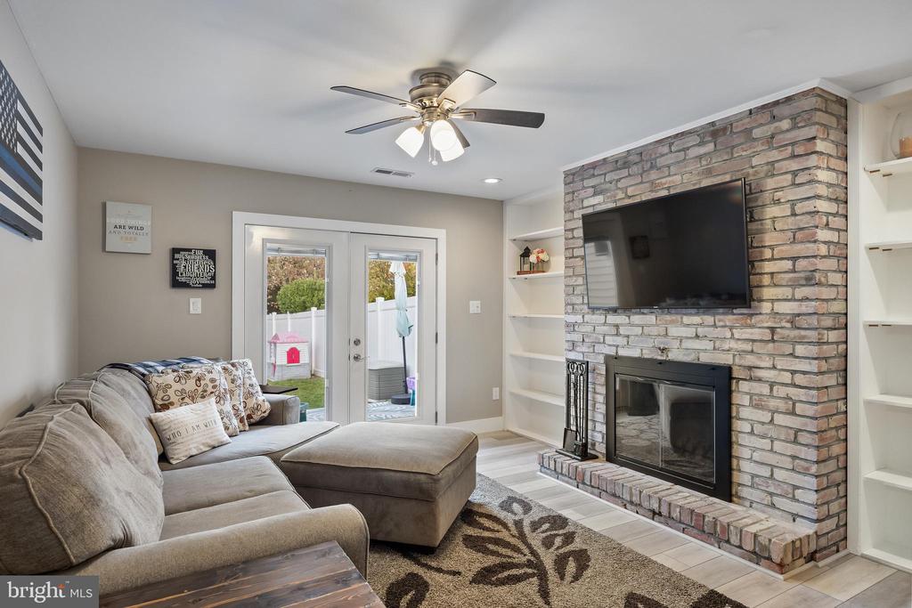 9 IRONGATE DRIVE