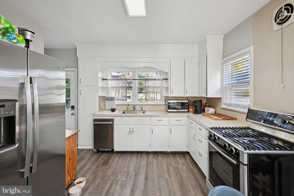 127 7TH AVENUE