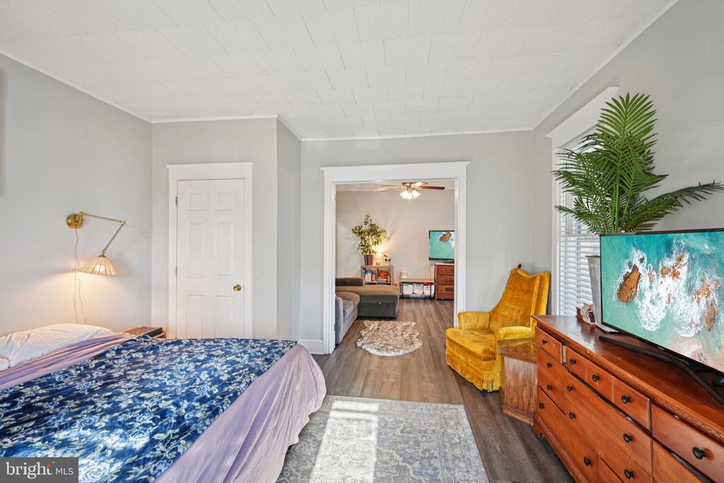 127 7TH AVENUE