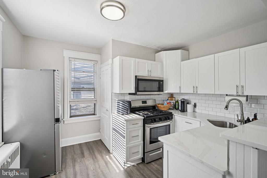127 7TH AVENUE