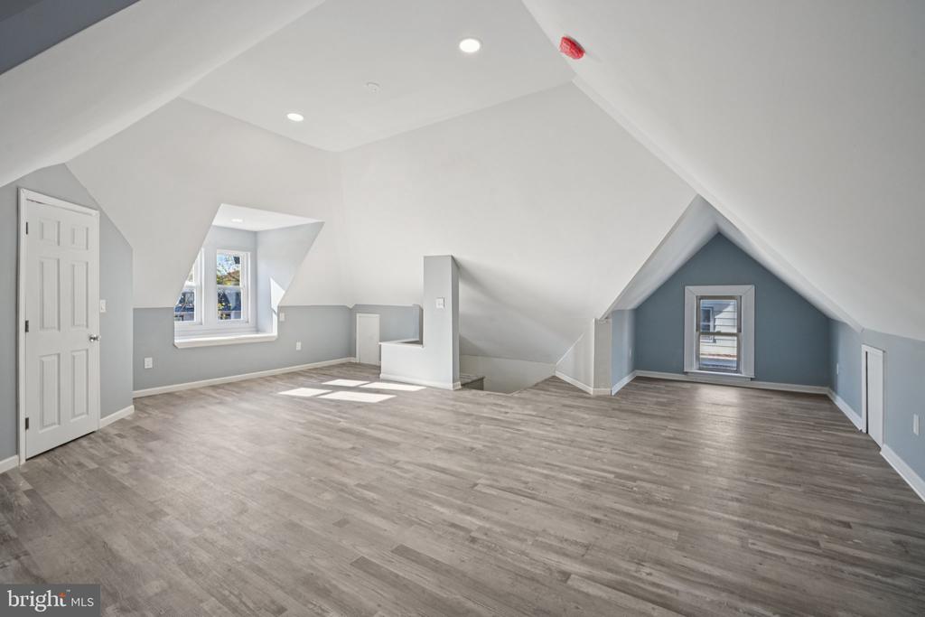 127 7TH AVENUE