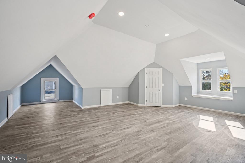 127 7TH AVENUE