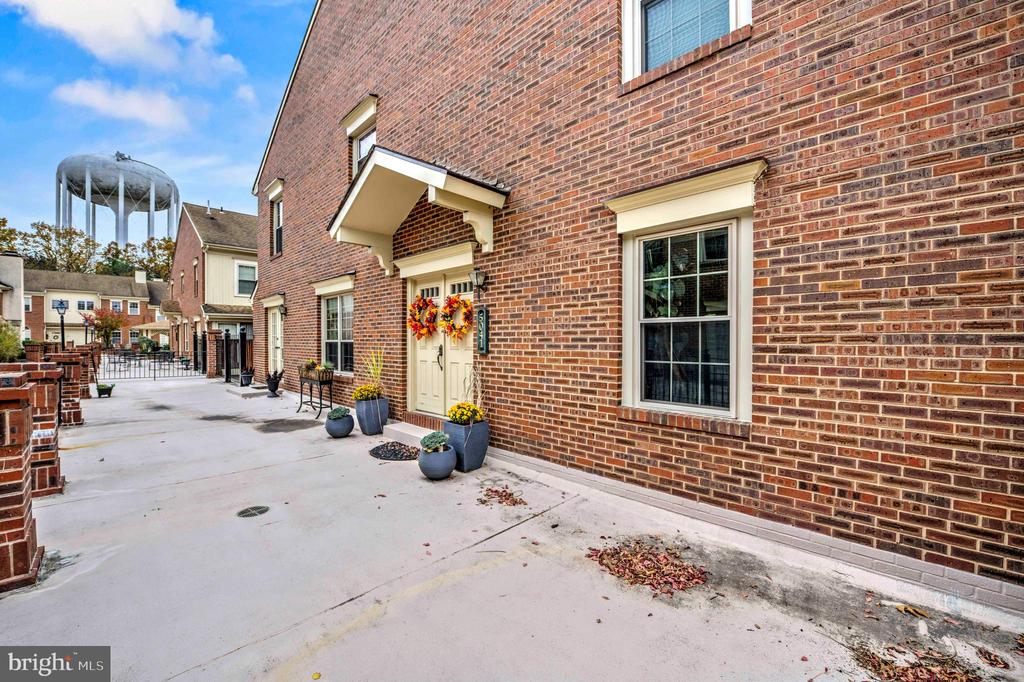 5041 MAIN STREET