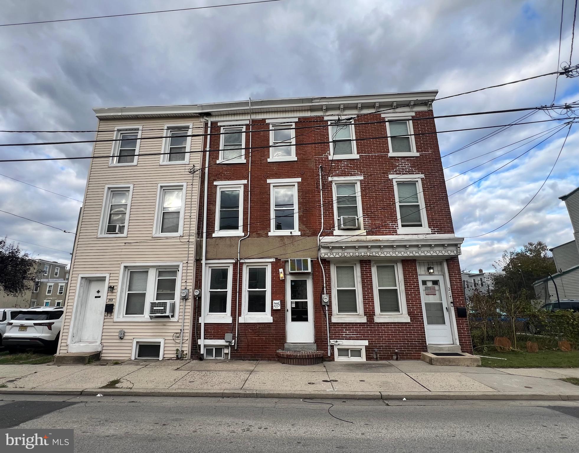 215 MIDDLESEX STREET