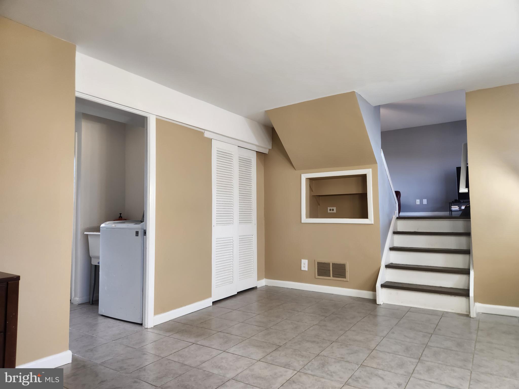 27 LILLIAN PLACE