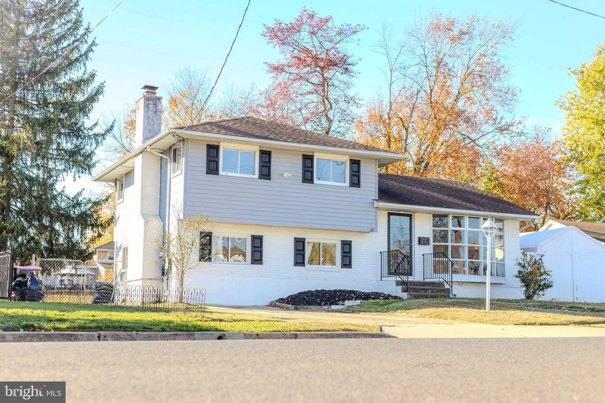 27 LILLIAN PLACE