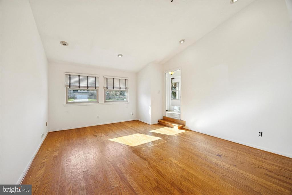 4 FAIRHAVEN COURT