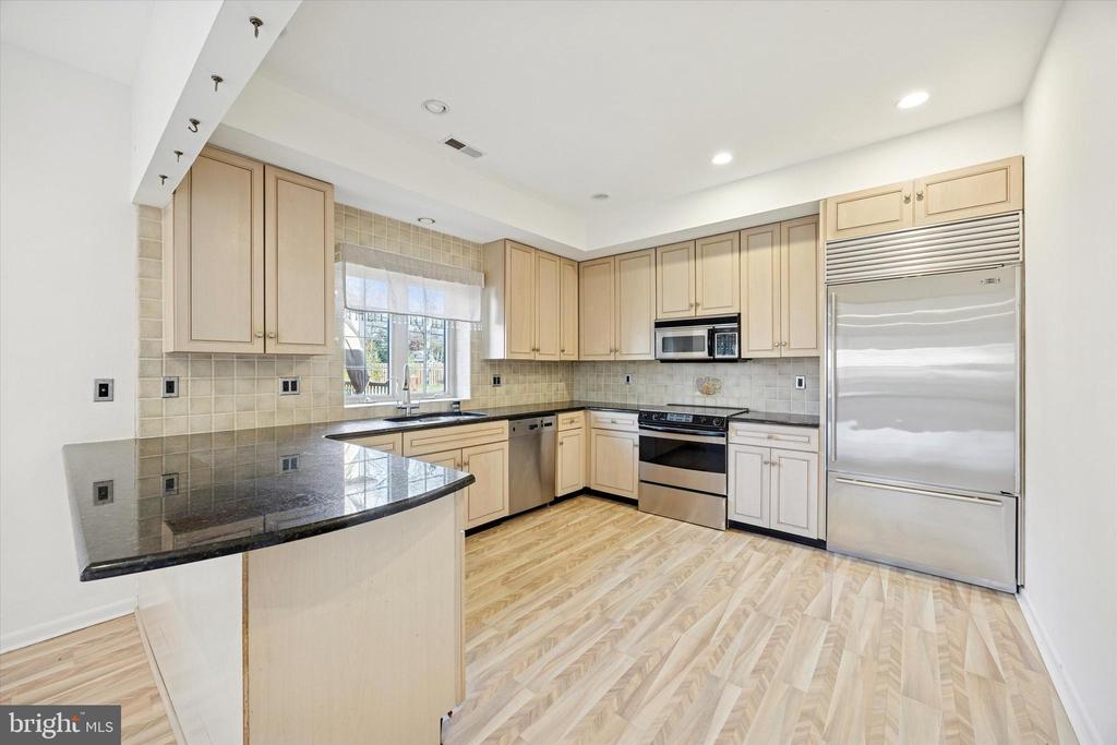 4 FAIRHAVEN COURT