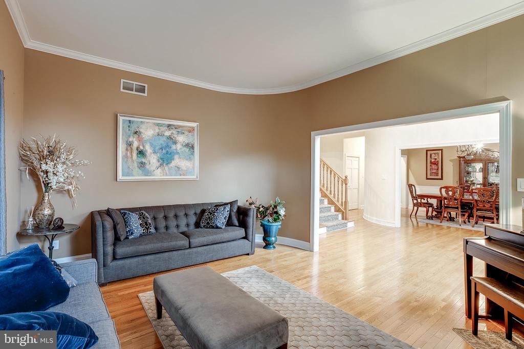 6 OAK RIDGE DRIVE